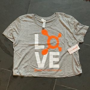 🍊 NWT Size S gray Love OTF cropped t-shirt 🍊